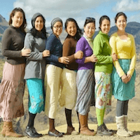 ¿Por qué es que en determinada iglesia, las mujeres, se visten con ropa decorosa
